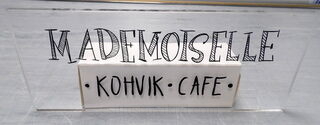 Pleksilasikyltti Mademoiselle Cafe